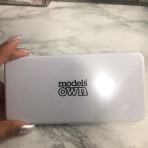 Models own blaze palette